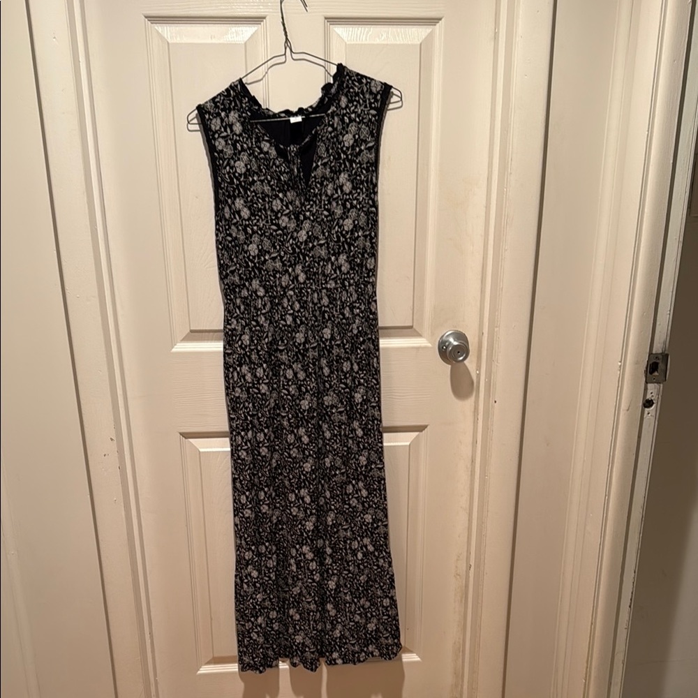 Old Navy Black and White Sleeveless Maxi Dress